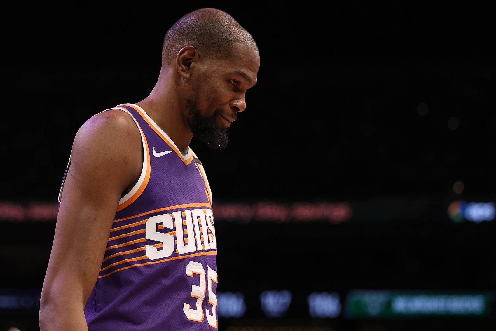 美记：马刺并没有在追求杜兰特 他们担心后者油箱里油不多了