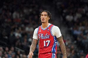 开云注册网址-都挺铁的！76人半场33-30领先奇才 两队命中率均三成左右