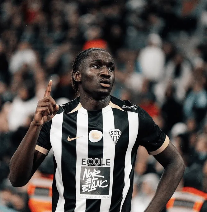 开云APP-水晶宫400万租借费+1200万买断报价谢里夫，昂热要3000万欧