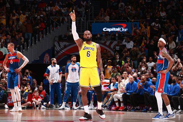 开云注册网址-詹皇超越马龙寒冬却未远去 里程碑之夜再变里程悲